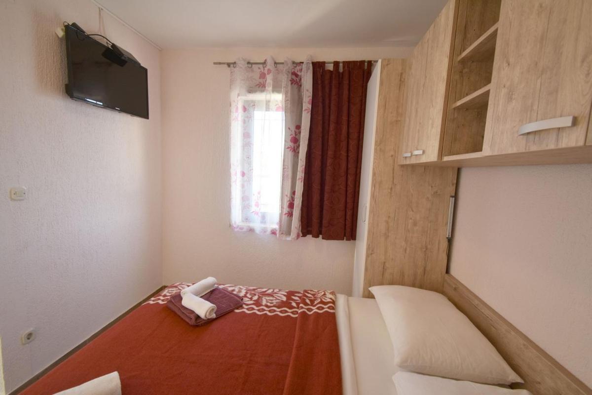 Denjak Apartments Kornić Eksteriør bilde